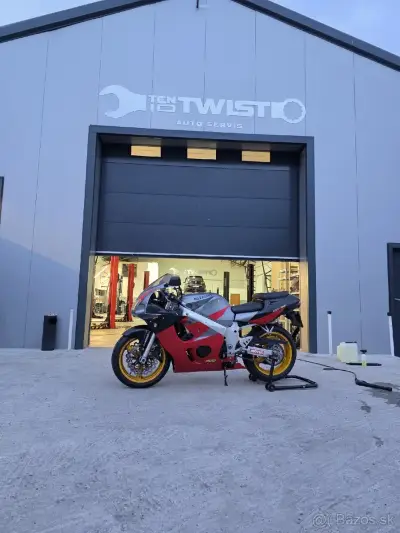Suzuki gsxr600 SRAD 1999 rok 81kw – náhľad 3
