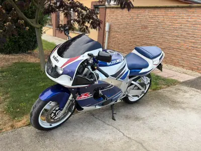 Suzuki gsx -r 750 srad – náhľad 3
