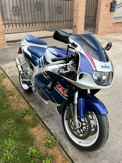 Suzuki gsx -r 750 srad – náhľad 4