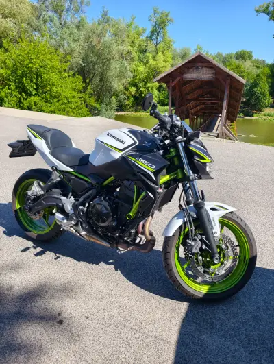 Kawasaki Z650 2021 – 35 kW – 15 000 km – TOP STAV