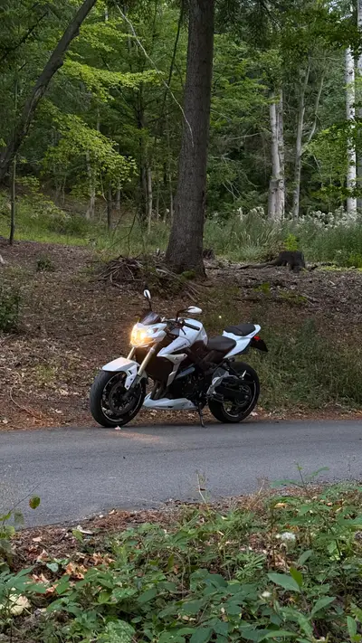 Suzuki GSR 750