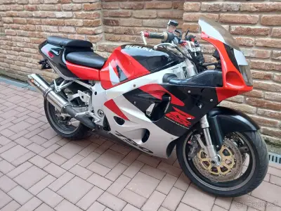 Suzuki GSX-R 750 srad – náhľad 5