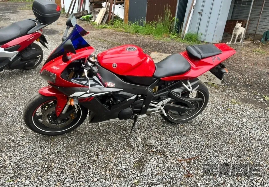 Yamaha R1 - foto 1