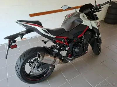 Kawasaki Z900 bielo-červená farba, 2022 – náhľad 2