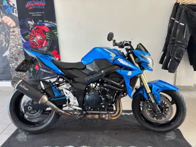 Suzuki GSR 750