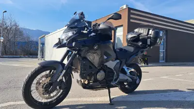 Honda VFR1200X Crosstourer DCT – Garmin, výbava, STK 03/2029