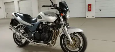 Kawasaki zr 750f 