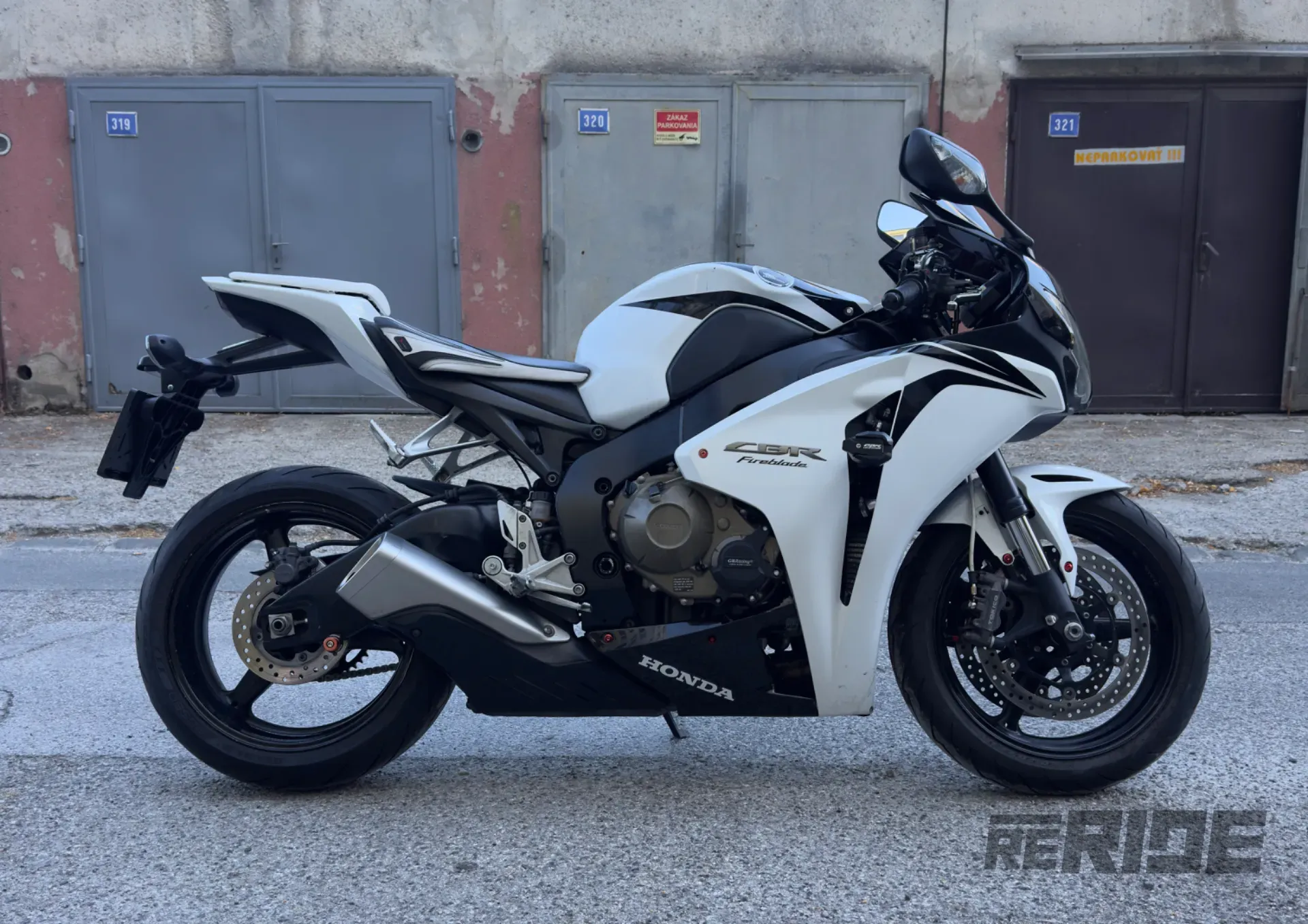 Honda CBR 1000RR SC59 - foto 1
