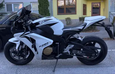 Honda CBR 1000RR SC59 – náhľad 3
