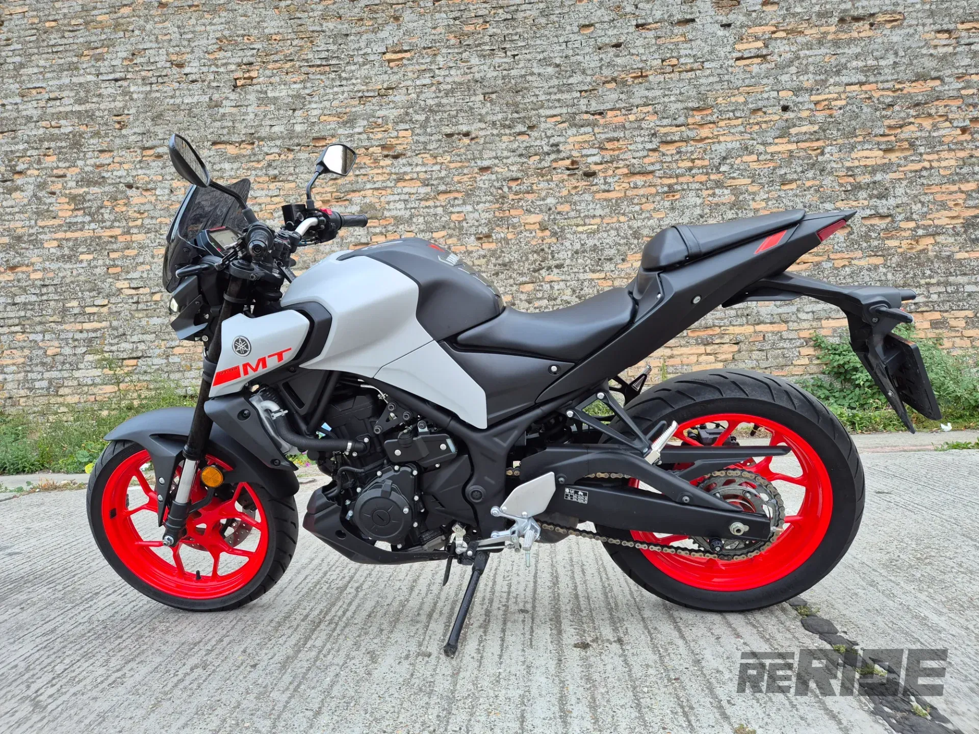 Yamaha MT-03 - foto 1