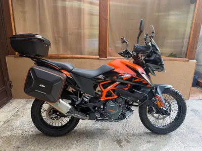 KTM 390 ADVENTURE – FULL VÝBAVA, AKRAPOVIČ, NÍZKY NÁJAZD