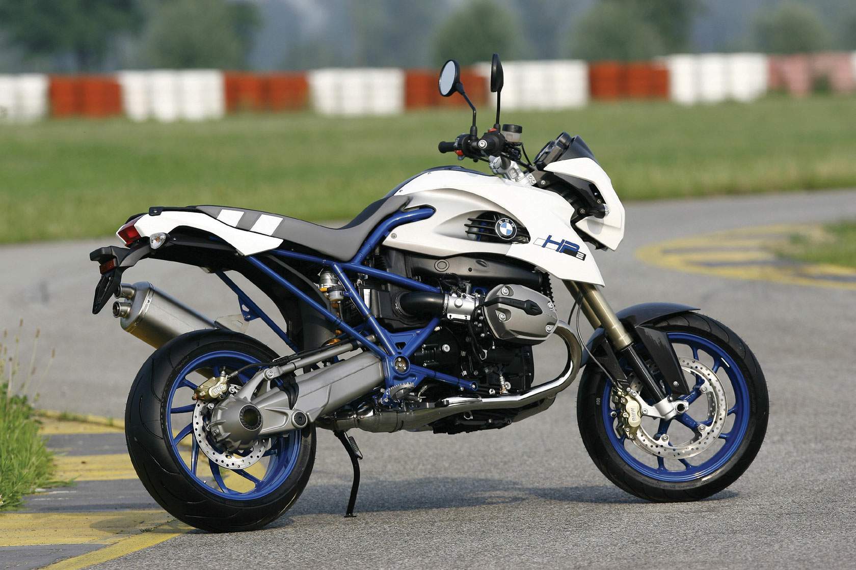 BMW HP2 Megamoto