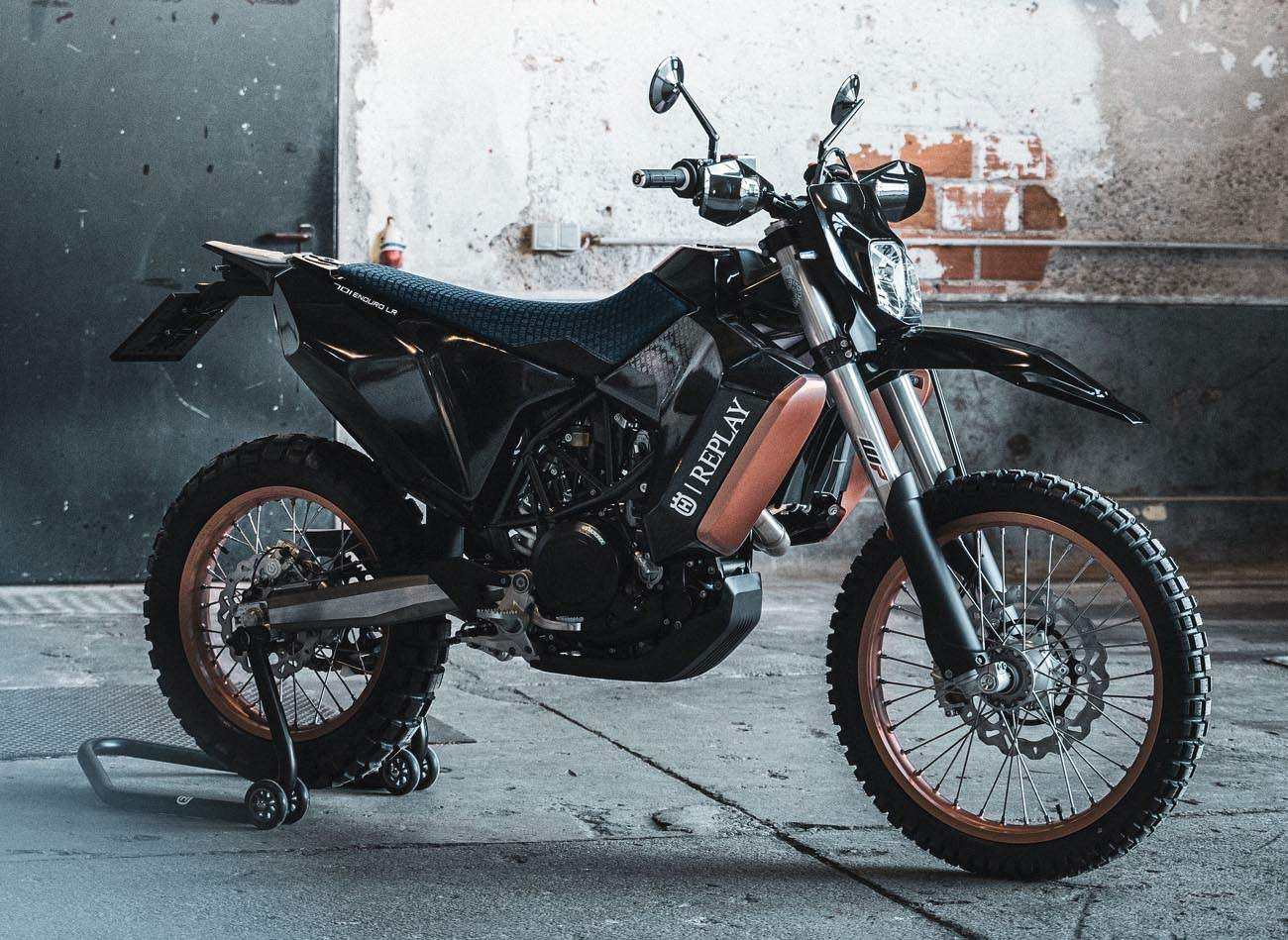 Husqvarna 701 Enduro LR REPLAY Special Edition