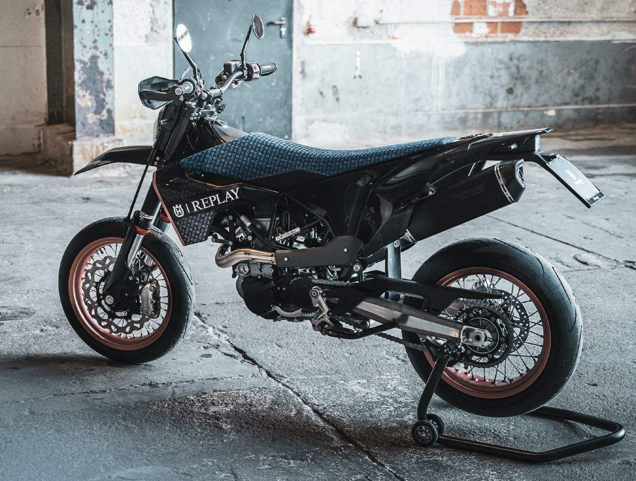 Husqvarna Supermoto 701 REPLAY Special Edition