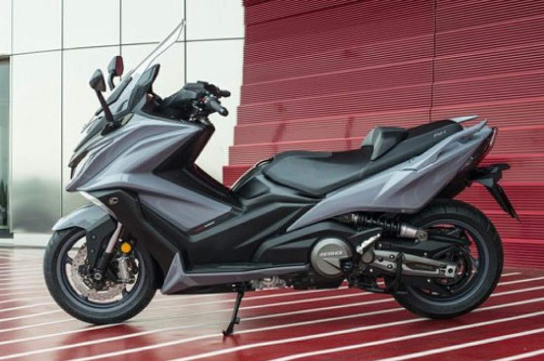 KYMCO AK 550