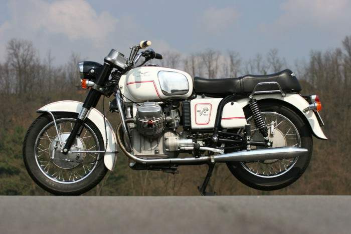 Moto Guzzi V-7 700