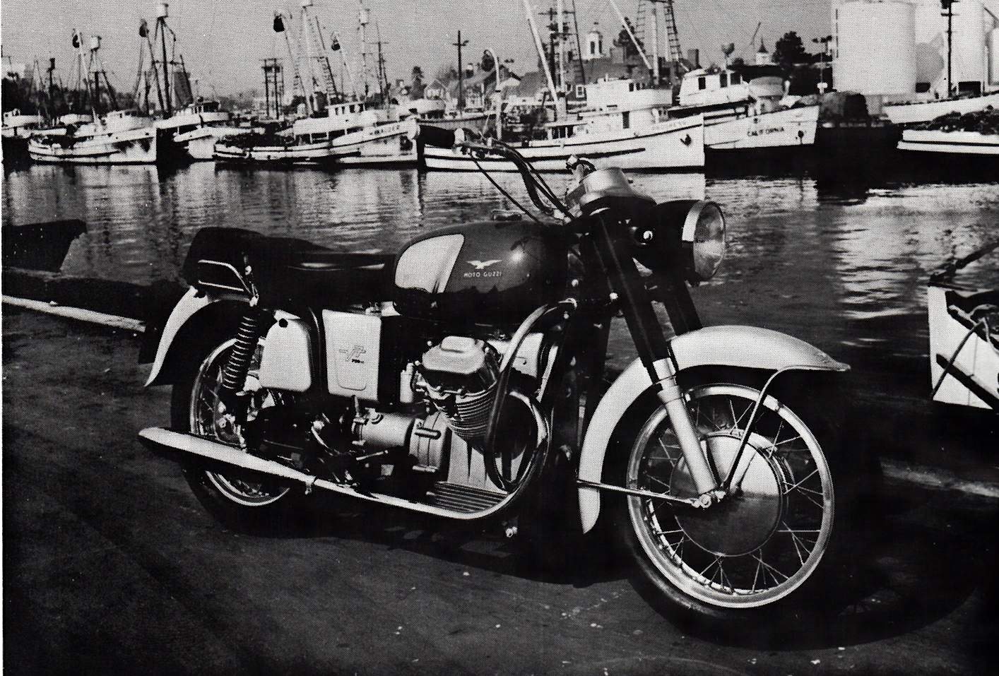 Moto Guzzi V-7 700