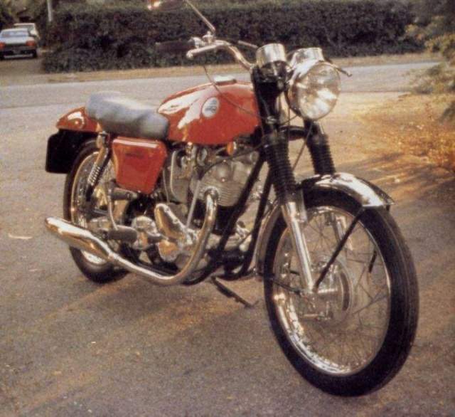 Norton Commando 750 Fastback