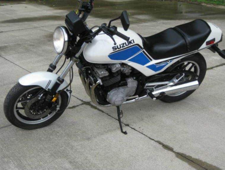 Suzuki GS 700E