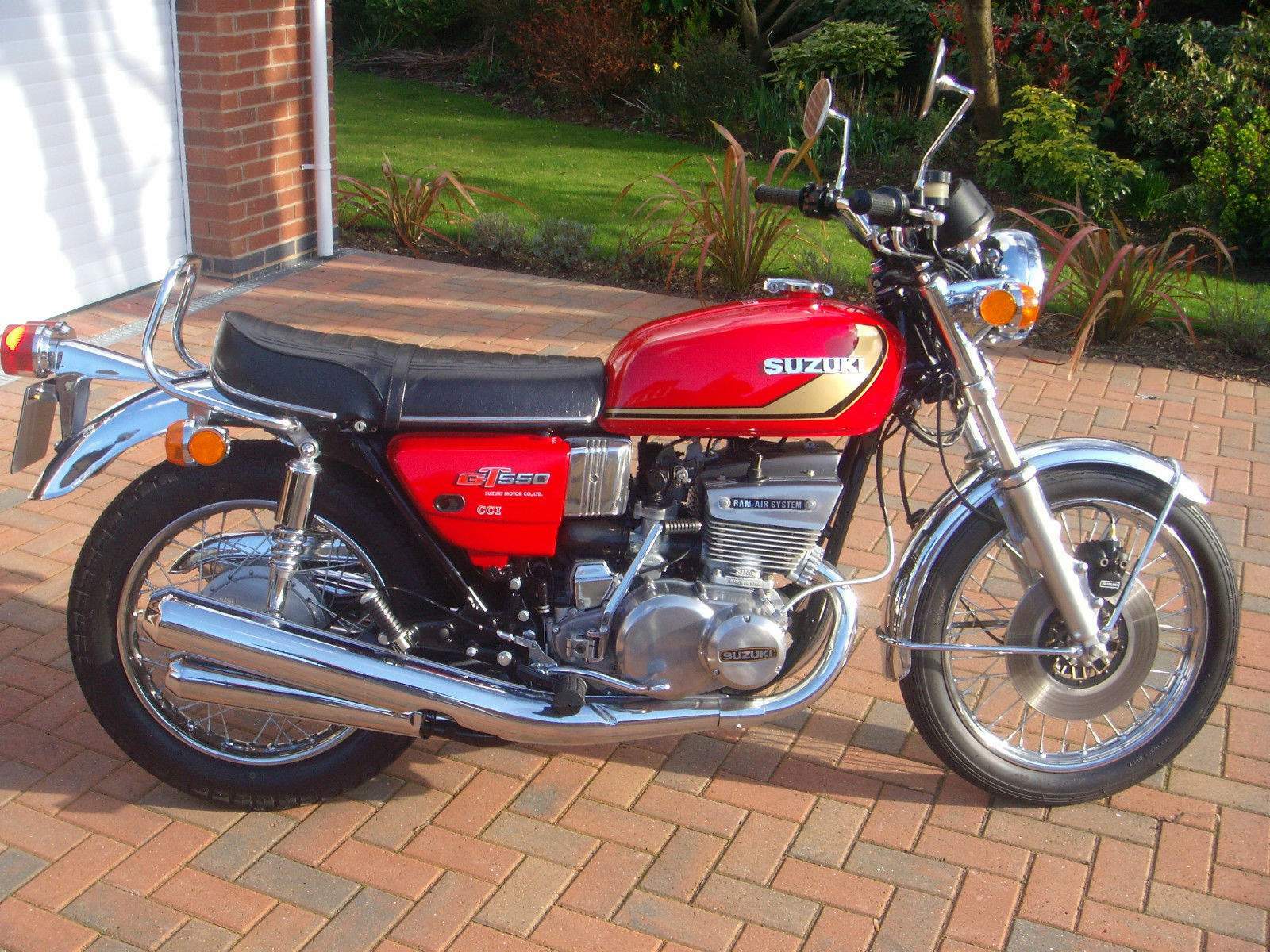 Suzuki GT550L - M