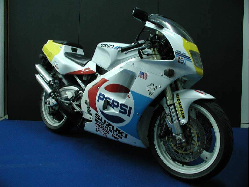 Suzuki RGV 250 Pepsi Replica