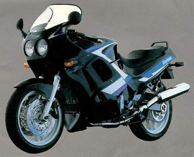 Triumph Daytona 750