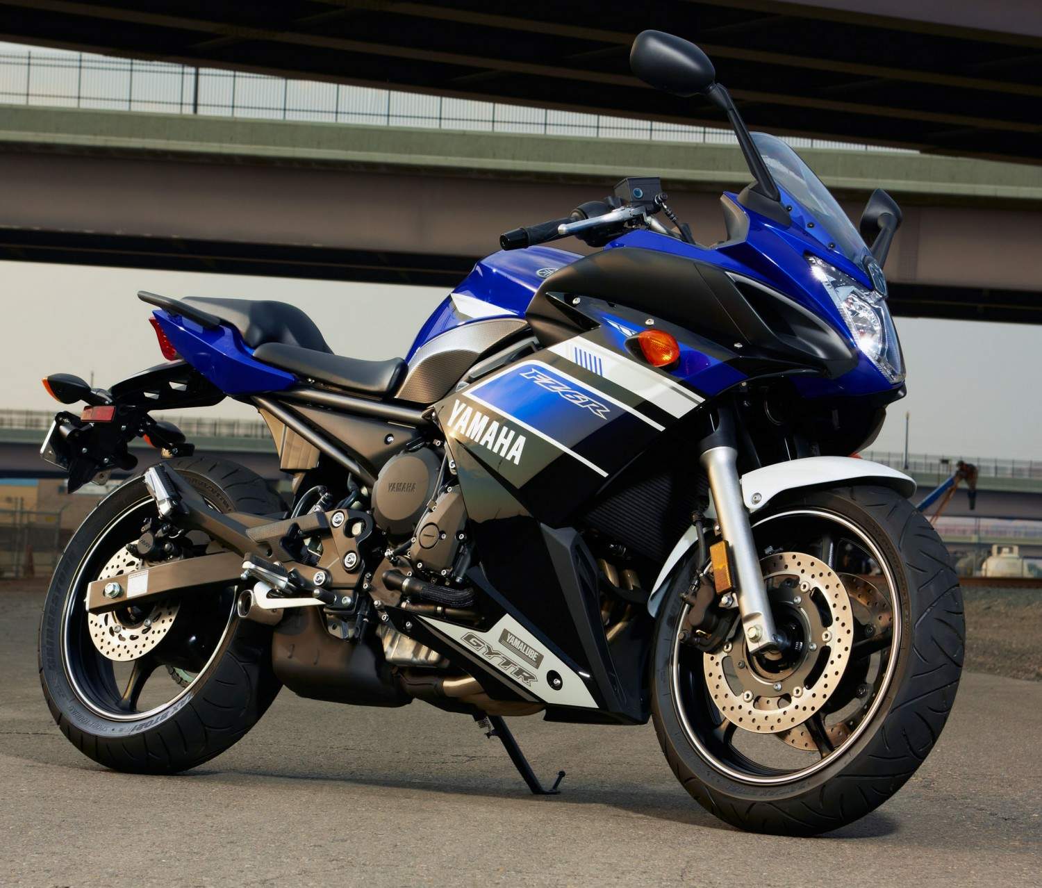 Yamaha FZ6R