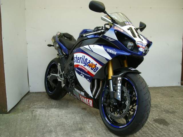 Yamaha YZF 1000 R1 Ben Spies SBK Replica