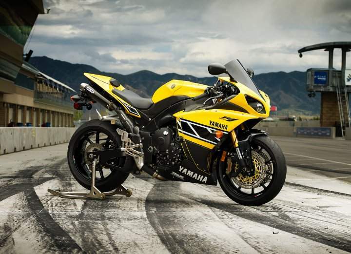 Yamaha YZF 1000 R1 Roberts Replica